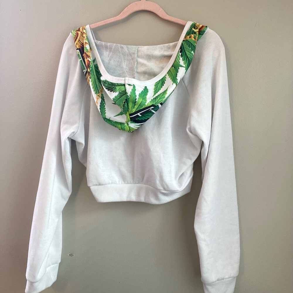 White Cropped weed themed sweater 💚🍃with chains and diamonds on top